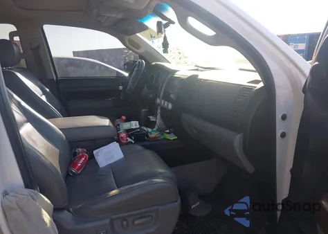 2010 Toyota Tundra Limited 5.7L V8 z USA, uszkodzony, nr VIN 5TFHY5F15AX111709